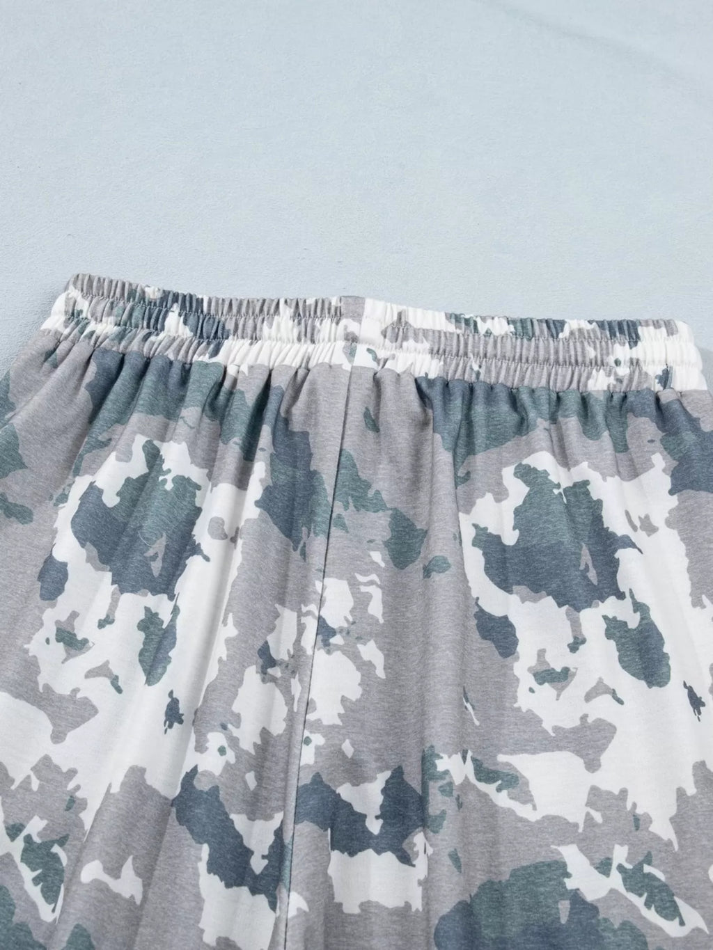 Camouflage Print Contrast Lace-up Raw Edge Pocketed Loose Pants