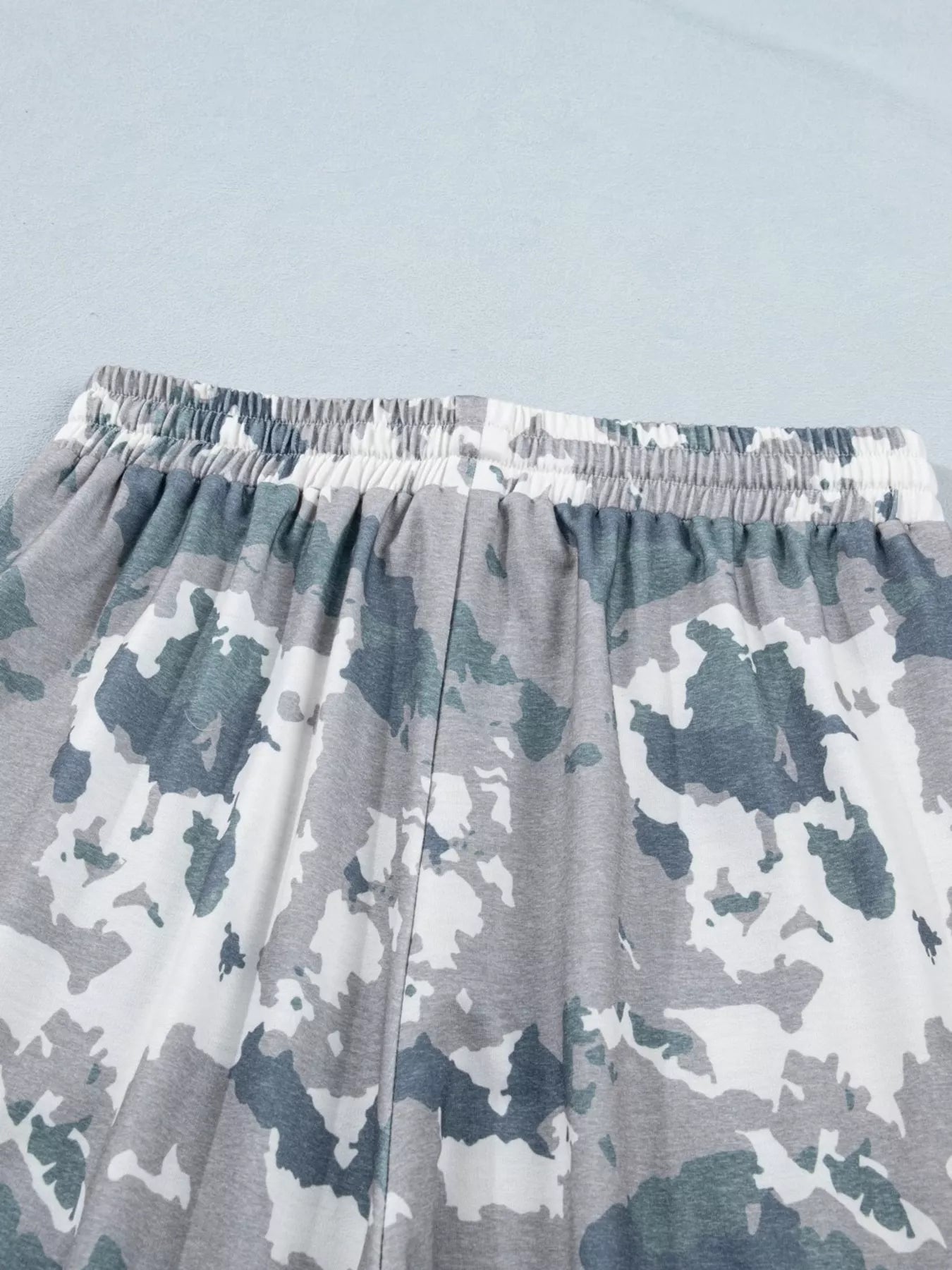 Camouflage Print Contrast Lace-up Raw Edge Pocketed Loose Pants