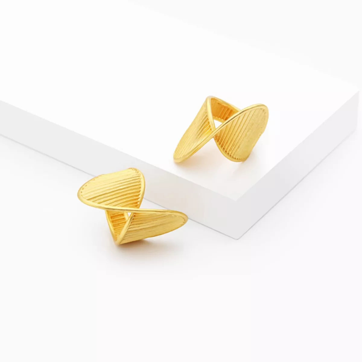 Irregular Twisted Texture Ring