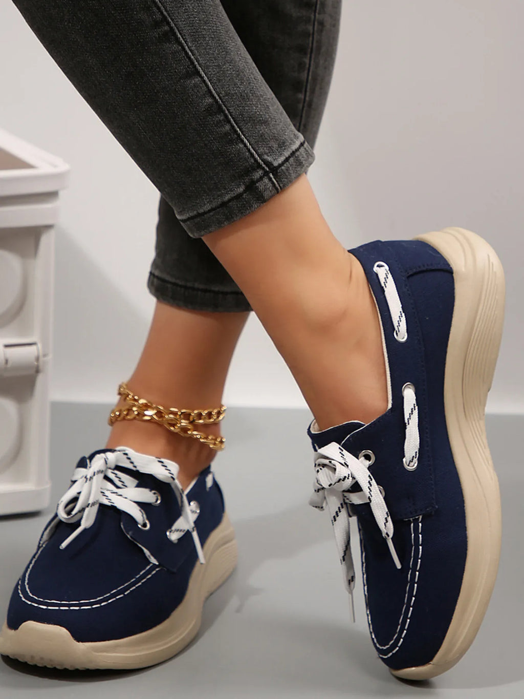 Lace Up Round Toe Sneakers