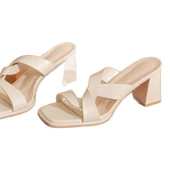 Open-Toe Chunky Heel Sandals – Bold & Trendy Summer Staple