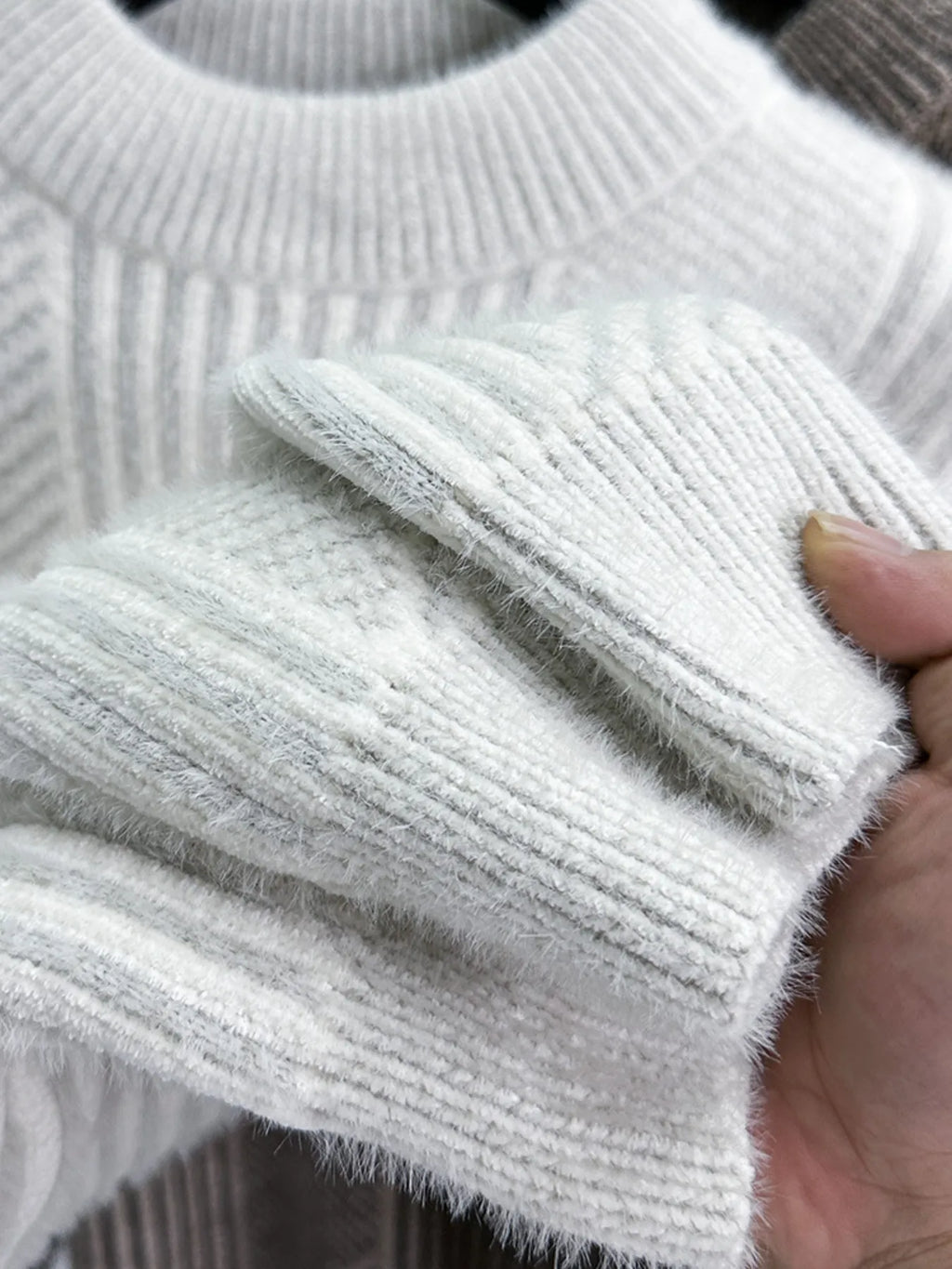 Men's Ribbed Knit Long Sleeve Sweater