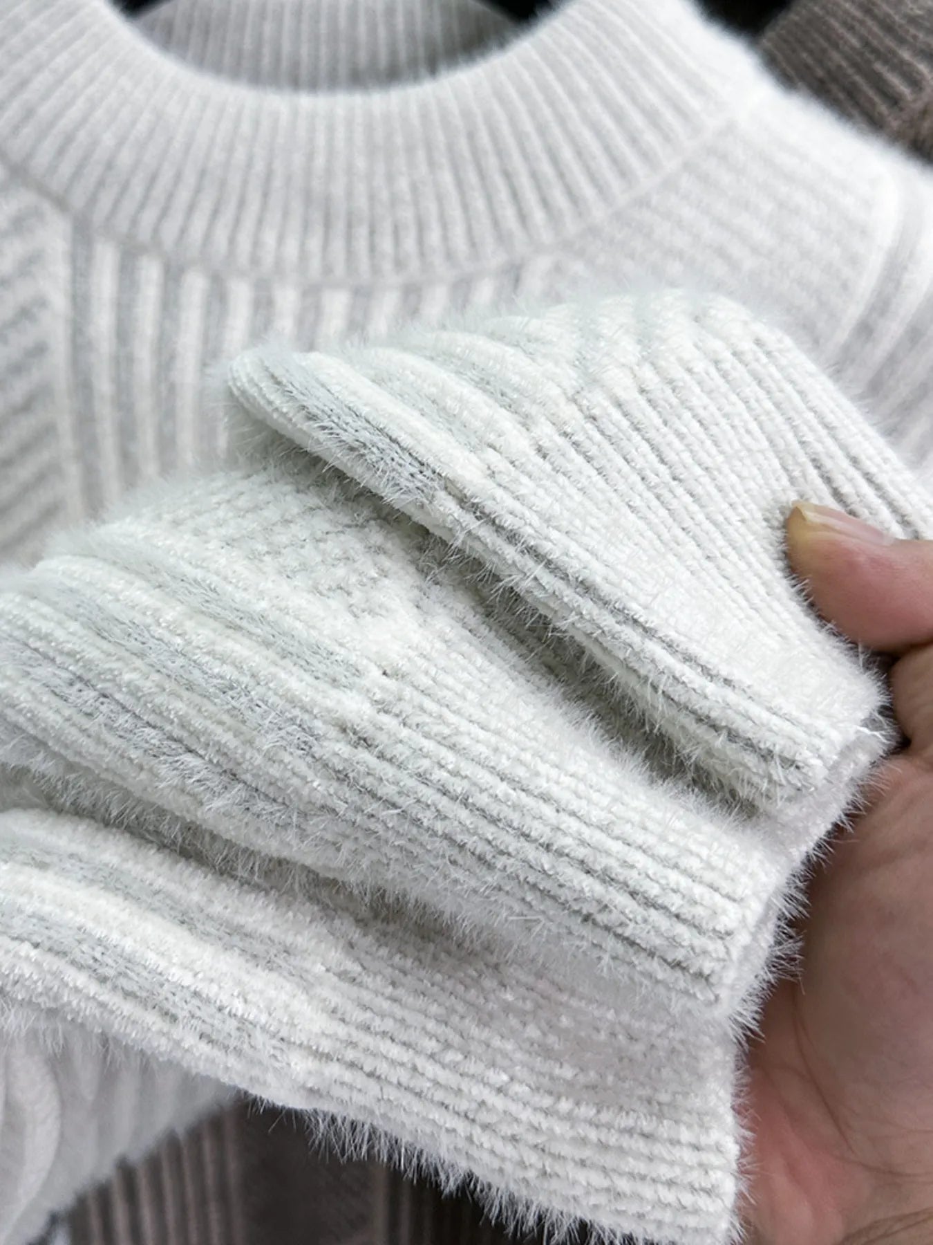 Men's Ribbed Knit Long Sleeve Sweater