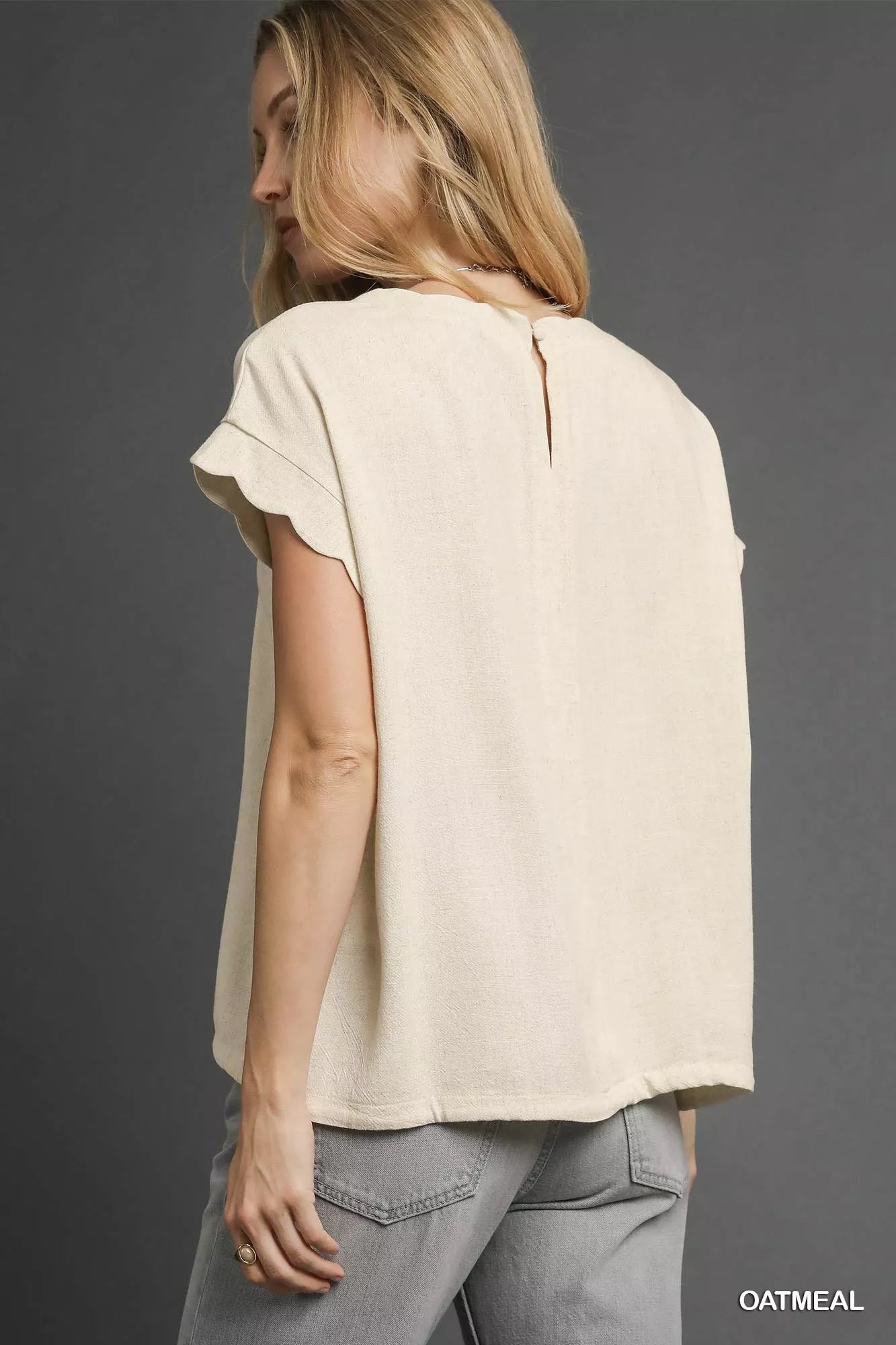 Umgee Linen Scalloped Round Neck Top