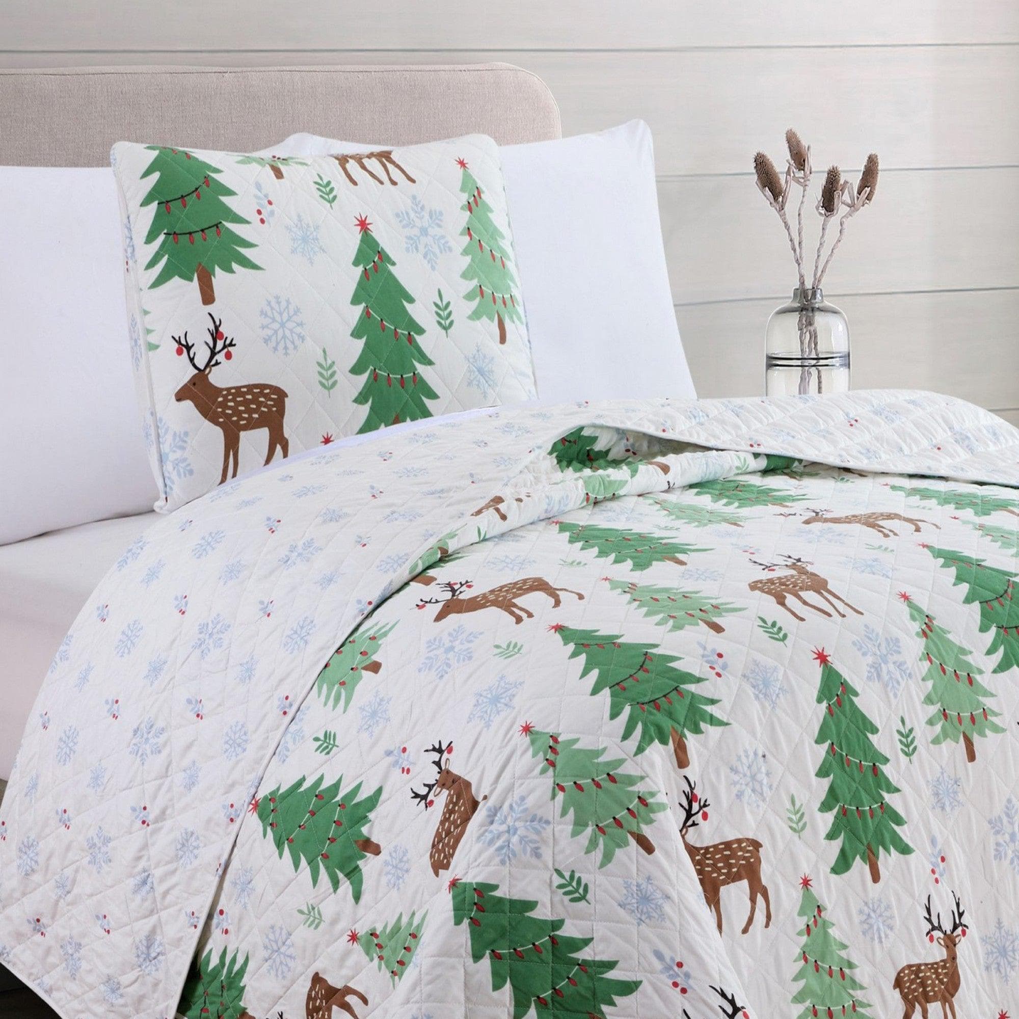 Holiday Quilt - Holly Collection