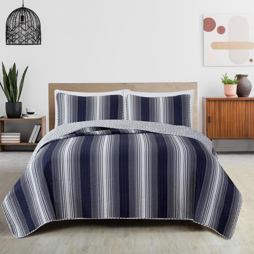Everette Collection Ombre Striped Quilt Set