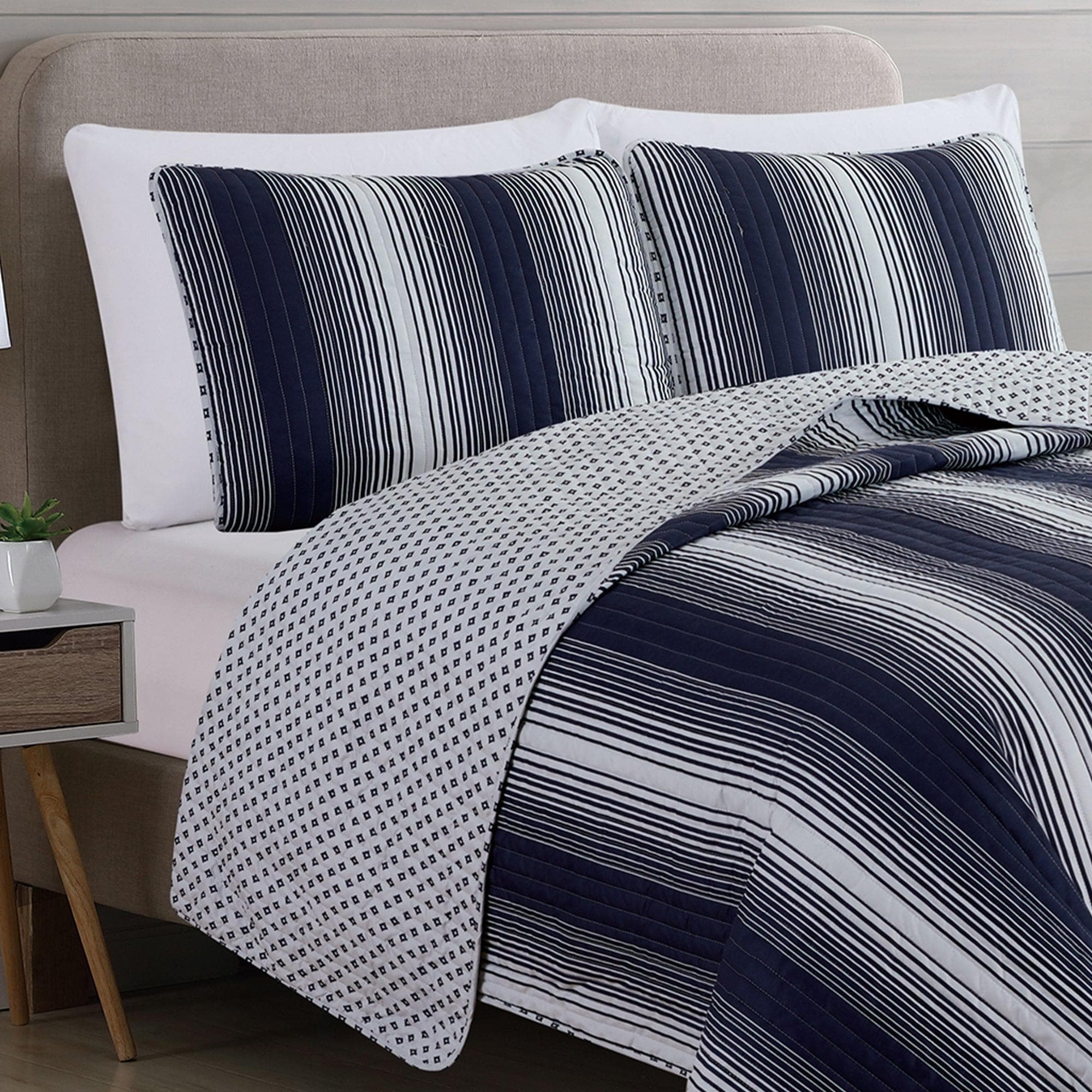 Everette Collection Ombre Striped Quilt Set