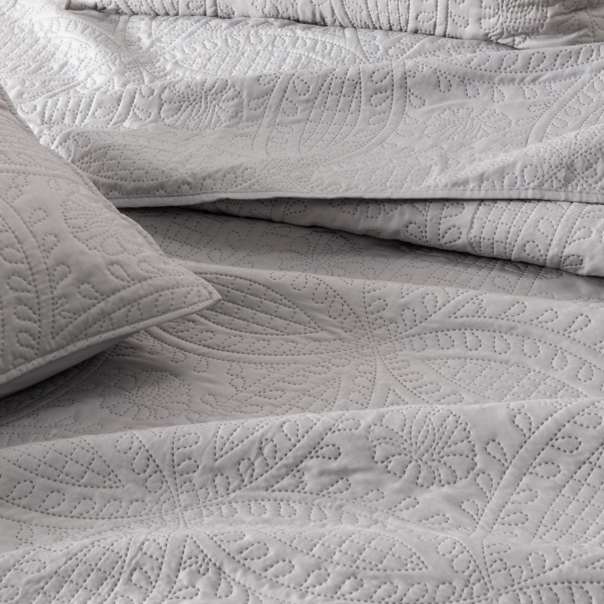 Oversized Medallion Quilt Set - Clara Collection