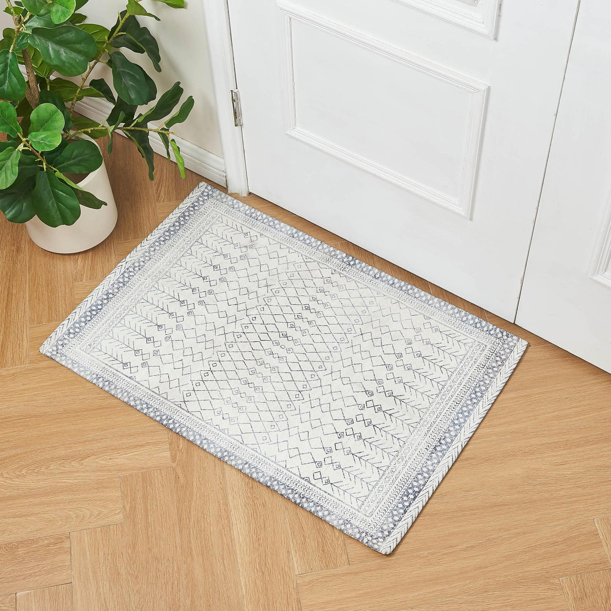 Distressed Moroccan Machine Washable Accent Rug 2' x 3' - Neve Collection