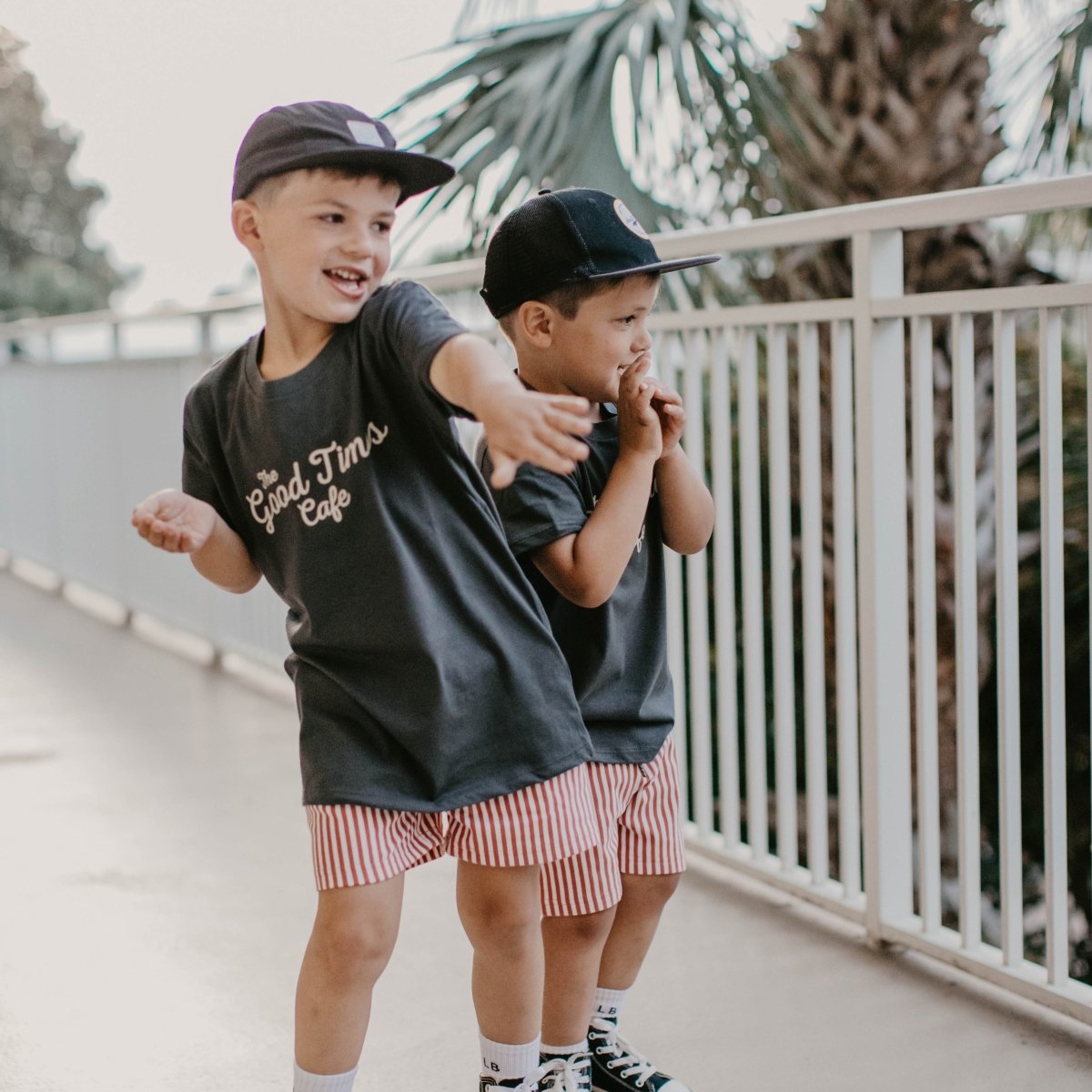 THE GOOD TIMES CAFE TEE - COAL
