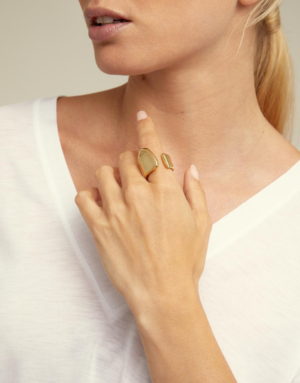 Uno De 50 Large open ring Gold