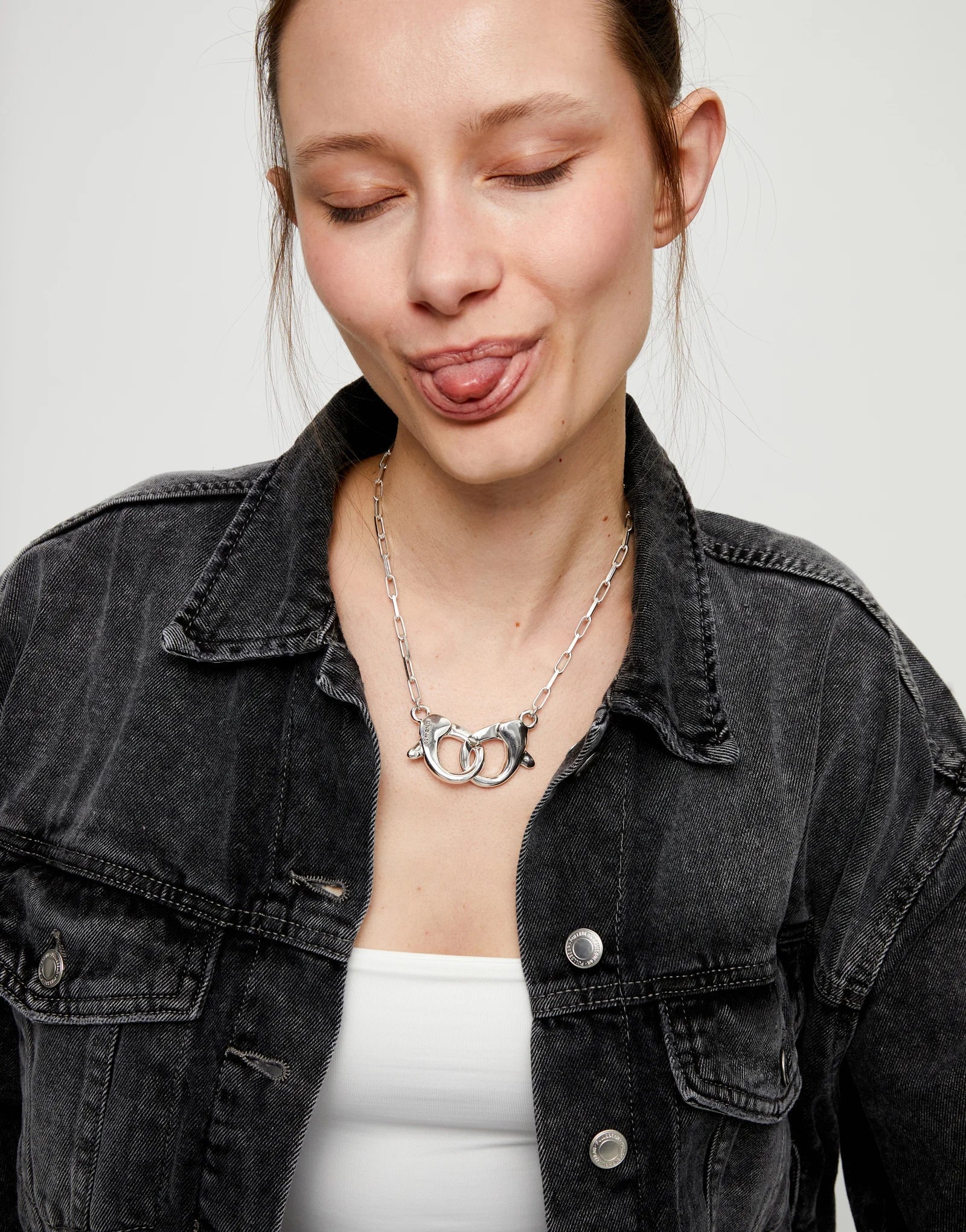 Uno De 50 Necklace with large interlocking snap hook Silver
